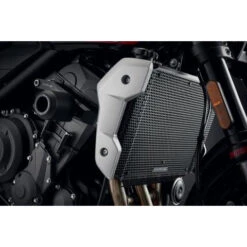 Evotech PRN015344 Radiator Guard, Black For Triumph Trident 660 (2021-) 10 Evotech PRN015344 Radiator Guard, Black For Triumph Trident 660 (2021-) -Scootik Bike Shop evotech prn015344 radiator guard black image3