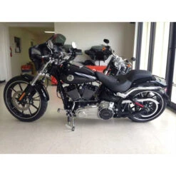 Reckless Motorcycles Batwing Fairing With Stereo Dyna Breakout 25 Reckless Motorcycles Batwing Fairing With Stereo Dyna Breakout -Scootik Bike Shop reckless motorcycles bout1 batwing fairing image7