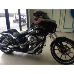 Reckless Motorcycles Batwing Fairing With Stereo Dyna Breakout 27 Reckless Motorcycles Batwing Fairing With Stereo Dyna Breakout -Scootik Bike Shop reckless motorcycles bout1 batwing fairing image9