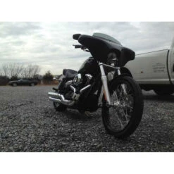 Reckless Motorcycles Batwing Fairing With Stereo Dyna / Street Bob -Scootik Bike Shop reckless motorcycles stbob01 batwing fairing image3