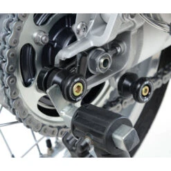 R&G CR0055BK Offset Cotton Reels Triumph Thruxton 1200 / R 16-up / Street Twin 2016 -Scootik Bike Shop rg cr0055bk offset cotton reels image3