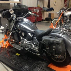 Reckless Motorcycles Batwing Fairing With Stereo For Yamaha V-Star 1100 Classic -Scootik Bike Shop yamaha vstar 1100 reckless batwing fairing c